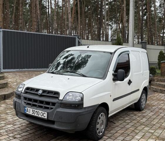 Белый Фиат Добло, объемом двигателя 1.2 л и пробегом 277 тыс. км за 2900 $, фото 1 на Automoto.ua