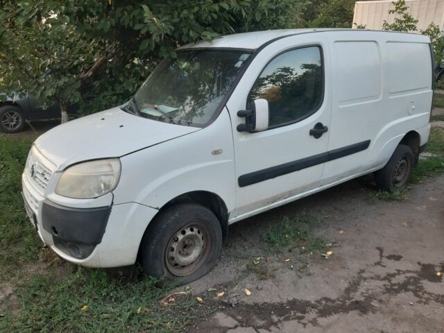 Белый Фиат Добло, объемом двигателя 1.6 л и пробегом 280 тыс. км за 2500 $, фото 1 на Automoto.ua