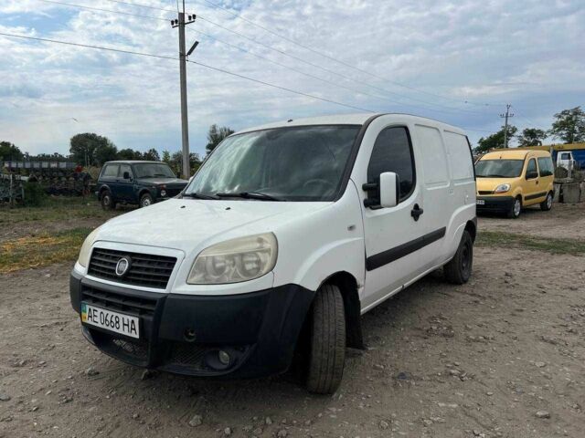Белый Фиат Добло, объемом двигателя 1.9 л и пробегом 399 тыс. км за 2300 $, фото 1 на Automoto.ua