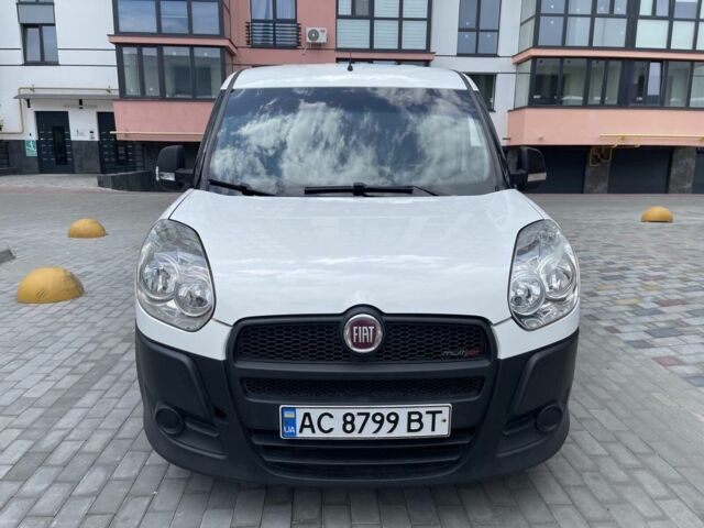 Белый Фиат Добло, объемом двигателя 1.2 л и пробегом 199 тыс. км за 4599 $, фото 1 на Automoto.ua
