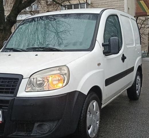 Белый Фиат Добло, объемом двигателя 1.4 л и пробегом 364 тыс. км за 3800 $, фото 1 на Automoto.ua