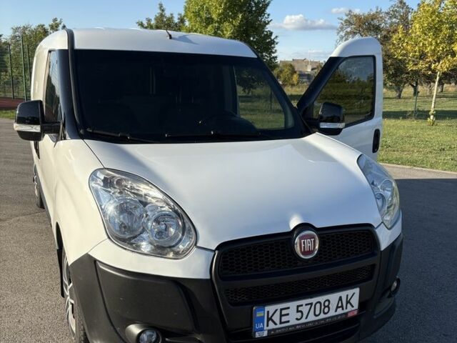 Белый Фиат Добло, объемом двигателя 1.2 л и пробегом 309 тыс. км за 5000 $, фото 1 на Automoto.ua