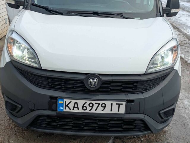 Белый Фиат Добло, объемом двигателя 2.4 л и пробегом 110 тыс. км за 10700 $, фото 1 на Automoto.ua