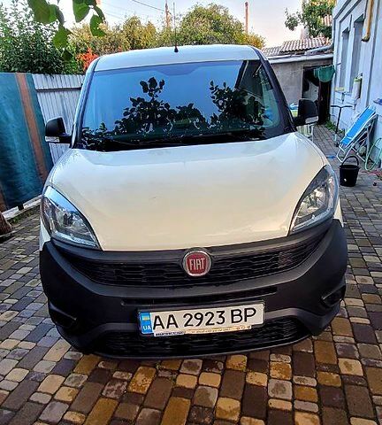 Белый Фиат Добло, объемом двигателя 1.4 л и пробегом 102 тыс. км за 8660 $, фото 1 на Automoto.ua