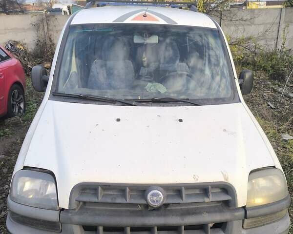 Белый Фиат Добло, объемом двигателя 1.91 л и пробегом 327 тыс. км за 1800 $, фото 1 на Automoto.ua