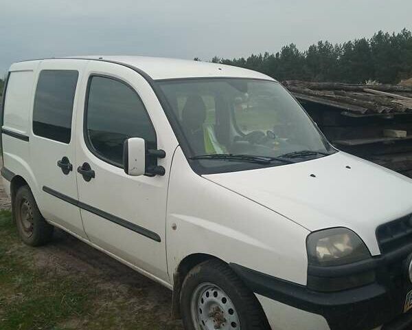 Белый Фиат Добло, объемом двигателя 1.9 л и пробегом 246 тыс. км за 4300 $, фото 1 на Automoto.ua