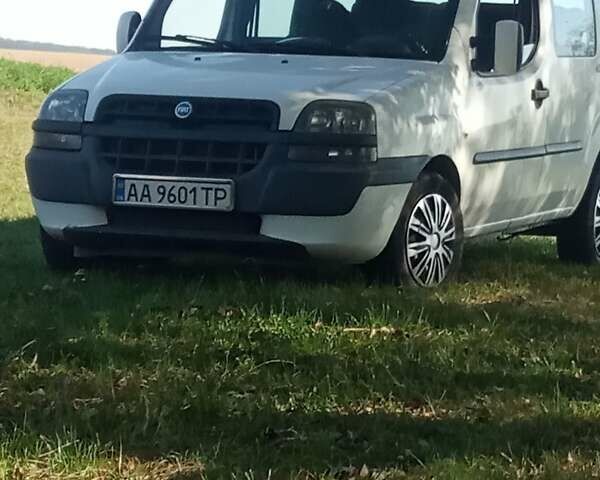 Белый Фиат Добло, объемом двигателя 1.3 л и пробегом 350 тыс. км за 3500 $, фото 1 на Automoto.ua