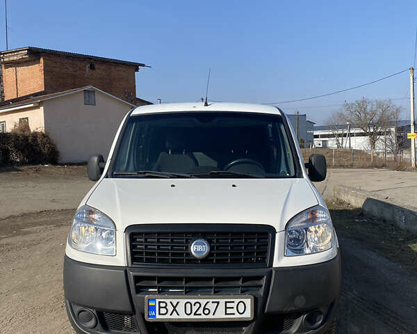 Белый Фиат Добло, объемом двигателя 1.4 л и пробегом 250 тыс. км за 4300 $, фото 1 на Automoto.ua
