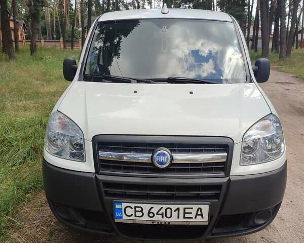 Белый Фиат Добло, объемом двигателя 1.37 л и пробегом 45 тыс. км за 4800 $, фото 1 на Automoto.ua