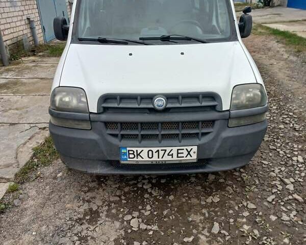 Белый Фиат Добло, объемом двигателя 1.91 л и пробегом 330 тыс. км за 4000 $, фото 1 на Automoto.ua