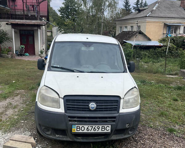 Белый Фиат Добло, объемом двигателя 1.91 л и пробегом 237 тыс. км за 3200 $, фото 1 на Automoto.ua