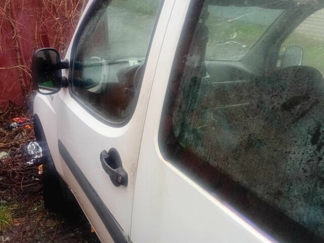 Белый Фиат Добло, объемом двигателя 1.4 л и пробегом 195 тыс. км за 2999 $, фото 1 на Automoto.ua