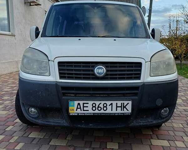 Белый Фиат Добло, объемом двигателя 1.9 л и пробегом 342 тыс. км за 3800 $, фото 1 на Automoto.ua