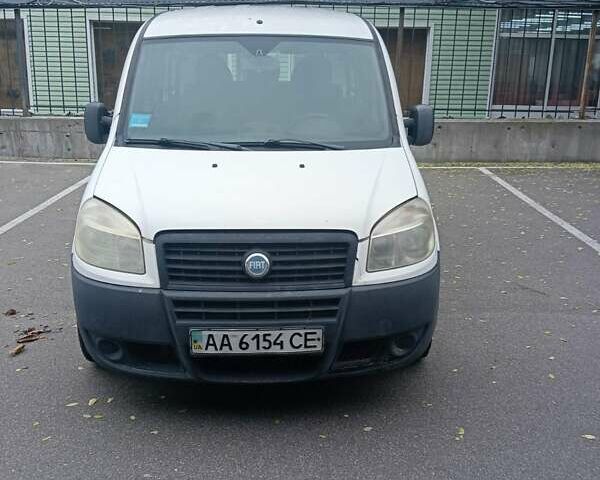 Белый Фиат Добло, объемом двигателя 1.4 л и пробегом 215 тыс. км за 3300 $, фото 1 на Automoto.ua
