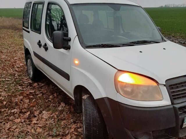 Белый Фиат Добло, объемом двигателя 1.4 л и пробегом 129 тыс. км за 3500 $, фото 1 на Automoto.ua