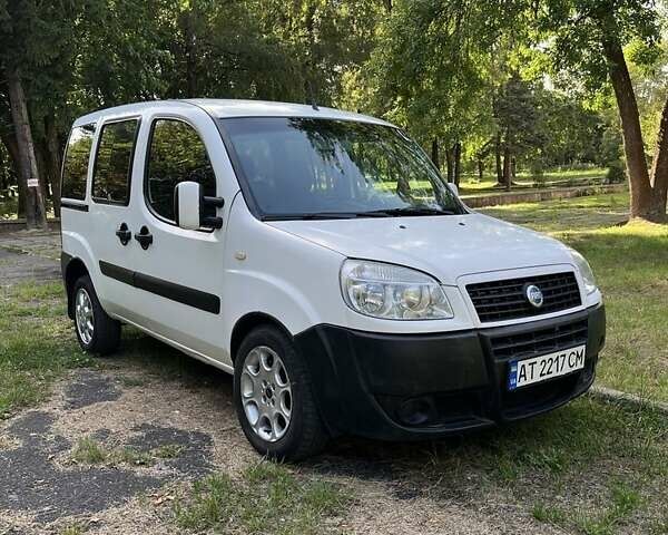 Белый Фиат Добло, объемом двигателя 1.6 л и пробегом 264 тыс. км за 4300 $, фото 1 на Automoto.ua