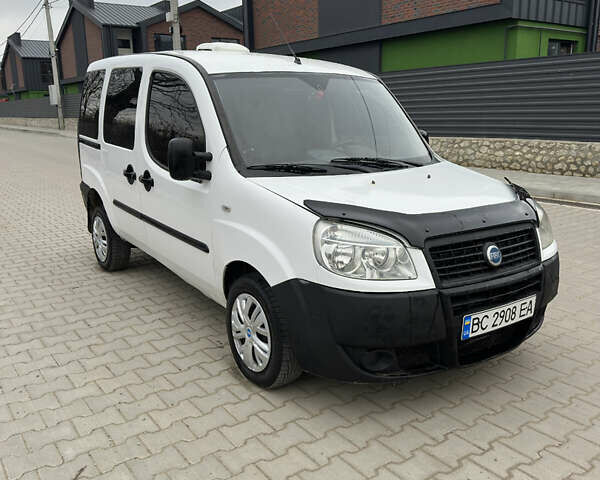 Белый Фиат Добло, объемом двигателя 1.91 л и пробегом 206 тыс. км за 4000 $, фото 1 на Automoto.ua