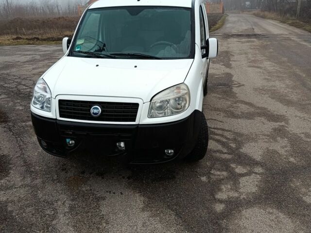 Белый Фиат Добло, объемом двигателя 1.2 л и пробегом 270 тыс. км за 3150 $, фото 1 на Automoto.ua