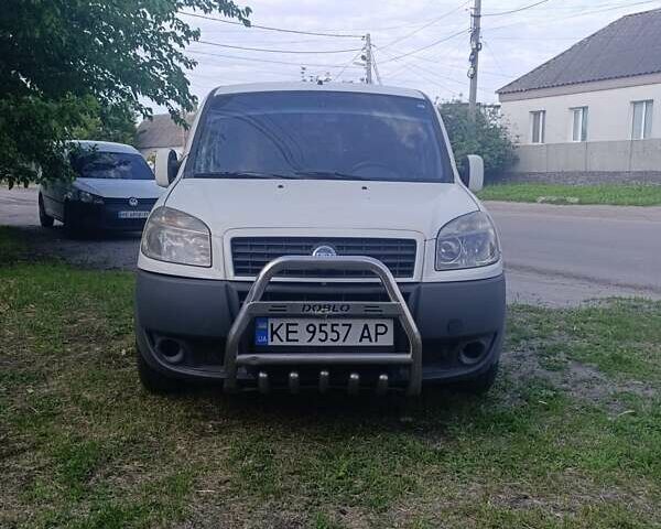 Белый Фиат Добло, объемом двигателя 1.9 л и пробегом 340 тыс. км за 5600 $, фото 1 на Automoto.ua