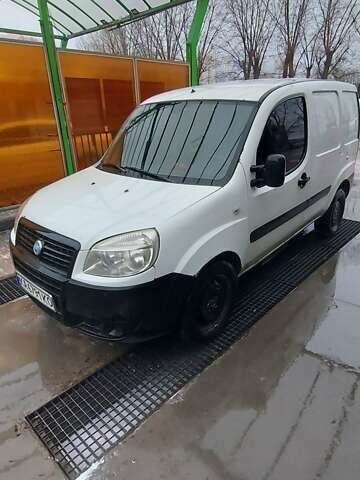 Белый Фиат Добло, объемом двигателя 1.2 л и пробегом 500 тыс. км за 2950 $, фото 1 на Automoto.ua