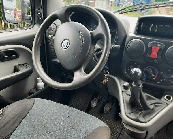 Белый Фиат Добло, объемом двигателя 0 л и пробегом 280 тыс. км за 2550 $, фото 1 на Automoto.ua