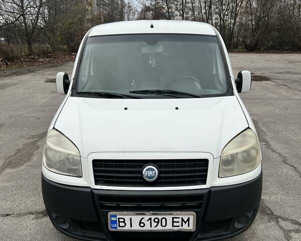 Белый Фиат Добло, объемом двигателя 1.2 л и пробегом 270 тыс. км за 3900 $, фото 1 на Automoto.ua