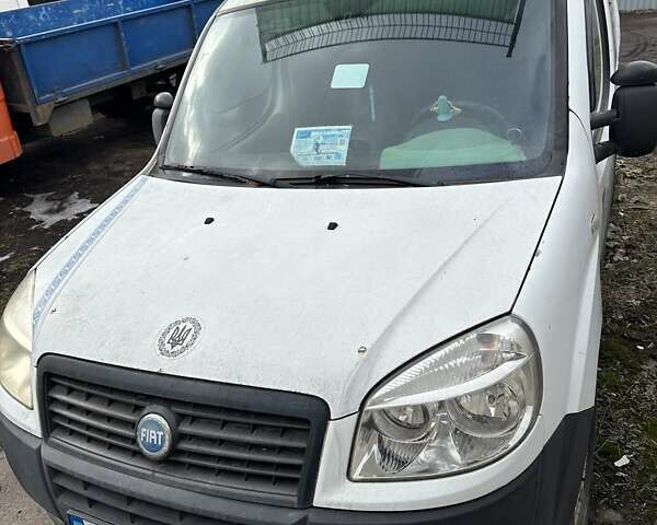 Белый Фиат Добло, объемом двигателя 1.37 л и пробегом 200 тыс. км за 727 $, фото 1 на Automoto.ua