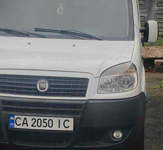 Белый Фиат Добло, объемом двигателя 1.25 л и пробегом 325 тыс. км за 5500 $, фото 1 на Automoto.ua