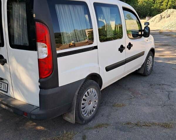 Белый Фиат Добло, объемом двигателя 1.25 л и пробегом 301 тыс. км за 4950 $, фото 1 на Automoto.ua