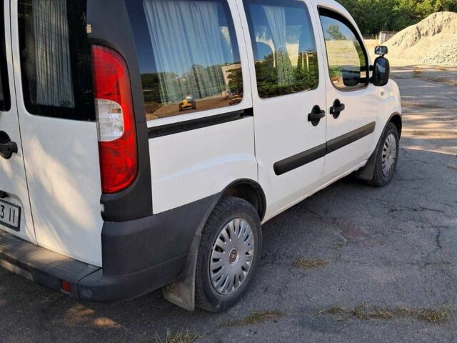 Белый Фиат Добло, объемом двигателя 1.3 л и пробегом 300 тыс. км за 4900 $, фото 1 на Automoto.ua