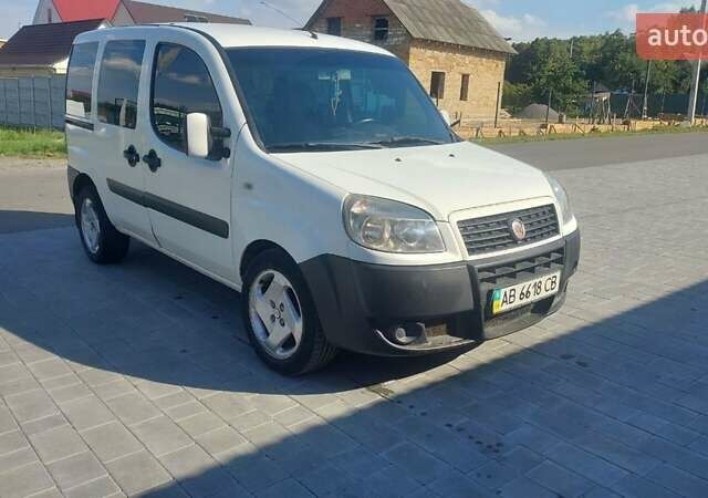 Белый Фиат Добло, объемом двигателя 1.9 л и пробегом 323 тыс. км за 5100 $, фото 1 на Automoto.ua