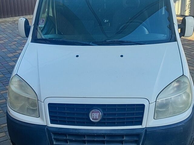 Белый Фиат Добло, объемом двигателя 1.9 л и пробегом 237 тыс. км за 4700 $, фото 1 на Automoto.ua