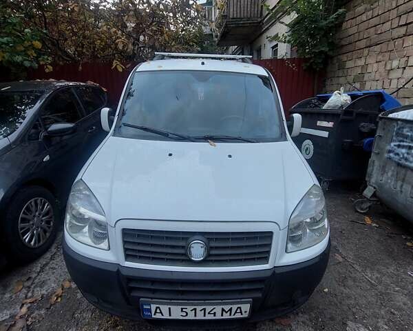 Белый Фиат Добло, объемом двигателя 1.9 л и пробегом 250 тыс. км за 5000 $, фото 1 на Automoto.ua
