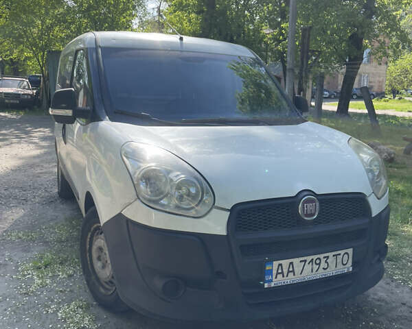 Білий Фіат Добло, об'ємом двигуна 1.25 л та пробігом 300 тис. км за 4850 $, фото 1 на Automoto.ua