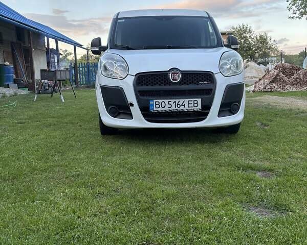Белый Фиат Добло, объемом двигателя 1.2 л и пробегом 410 тыс. км за 4500 $, фото 1 на Automoto.ua