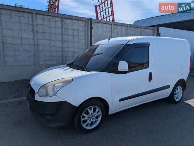 Белый Фиат Добло, объемом двигателя 1.25 л и пробегом 333 тыс. км за 3900 $, фото 1 на Automoto.ua
