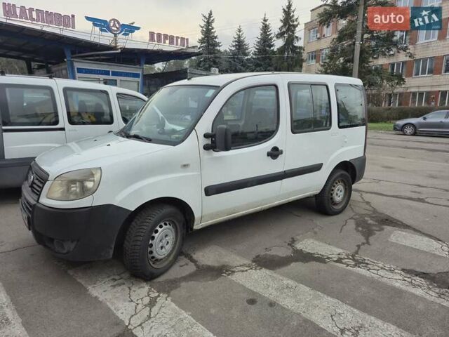 Белый Фиат Добло, объемом двигателя 1.3 л и пробегом 247 тыс. км за 6500 $, фото 1 на Automoto.ua