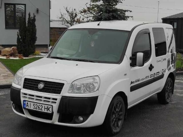 Белый Фиат Добло, объемом двигателя 1.4 л и пробегом 268 тыс. км за 4800 $, фото 1 на Automoto.ua