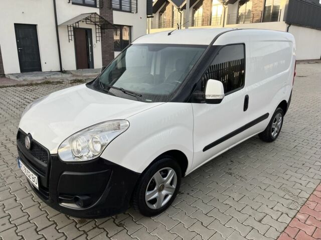 Белый Фиат Добло, объемом двигателя 1.2 л и пробегом 269 тыс. км за 5000 $, фото 1 на Automoto.ua