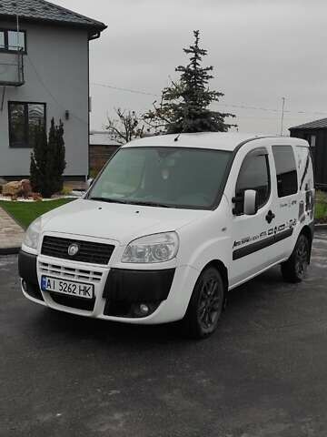 Белый Фиат Добло, объемом двигателя 1.37 л и пробегом 268 тыс. км за 4800 $, фото 1 на Automoto.ua