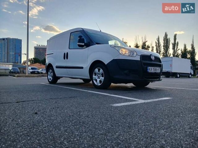 Белый Фиат Добло, объемом двигателя 1.3 л и пробегом 257 тыс. км за 5600 $, фото 1 на Automoto.ua