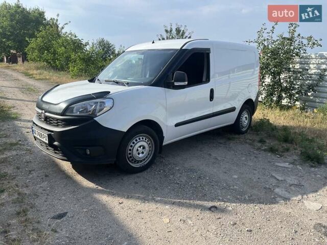 Белый Фиат Добло, объемом двигателя 1.4 л и пробегом 175 тыс. км за 6400 $, фото 1 на Automoto.ua