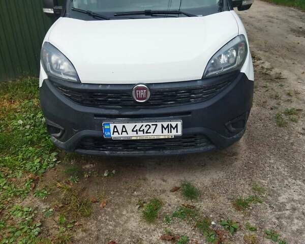 Белый Фиат Добло, объемом двигателя 1.37 л и пробегом 120 тыс. км за 11900 $, фото 1 на Automoto.ua