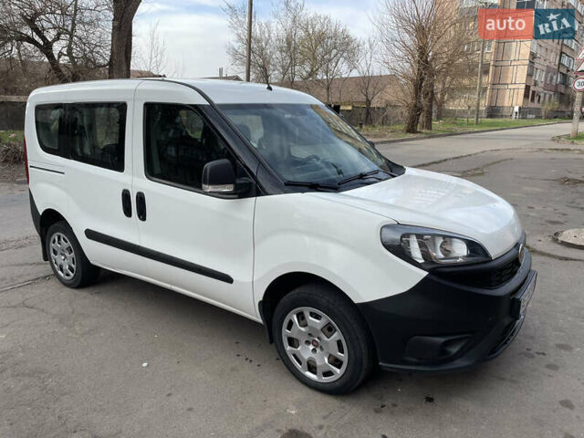 Белый Фиат Добло, объемом двигателя 1.37 л и пробегом 84 тыс. км за 13000 $, фото 1 на Automoto.ua