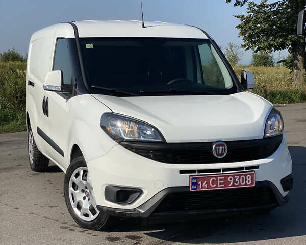Белый Фиат Добло, объемом двигателя 1.6 л и пробегом 182 тыс. км за 11450 $, фото 1 на Automoto.ua