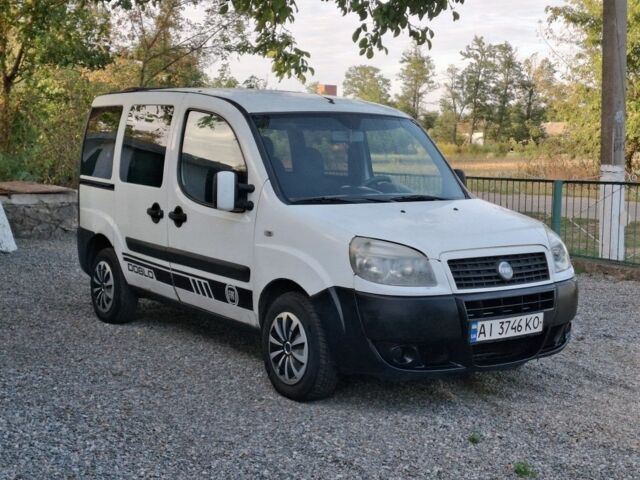 Белый Фиат Добло, объемом двигателя 1.6 л и пробегом 340 тыс. км за 3450 $, фото 1 на Automoto.ua