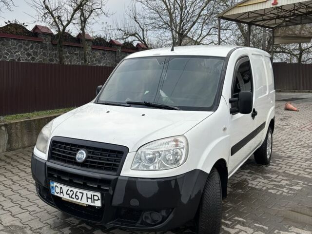 Белый Фиат Добло, объемом двигателя 1.4 л и пробегом 400 тыс. км за 3000 $, фото 1 на Automoto.ua