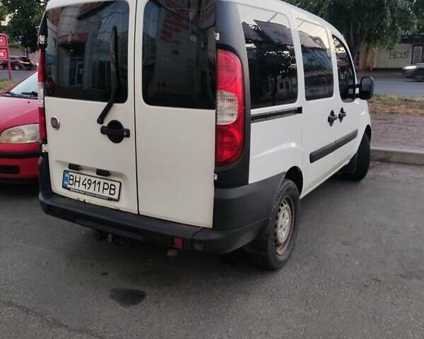 Белый Фиат Добло, объемом двигателя 1.3 л и пробегом 350 тыс. км за 4950 $, фото 1 на Automoto.ua