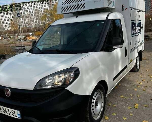 Белый Фиат Добло, объемом двигателя 1.6 л и пробегом 129 тыс. км за 16000 $, фото 1 на Automoto.ua