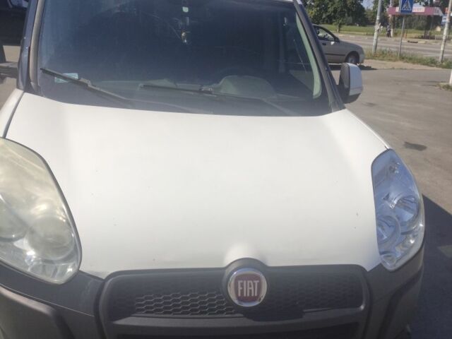 Белый Фиат Добло, объемом двигателя 1.6 л и пробегом 380 тыс. км за 3800 $, фото 1 на Automoto.ua